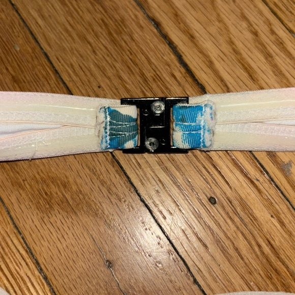 H&M blue and white floral ruffle bathing suit swim top in women’s 34B - Picture 11 of 11